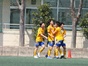 FW小野獅道(3年、左から2番目)の先制ゴールに喜ぶ仙台ユースの選手たち