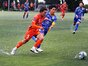 愛媛FC U-18DF5新田羽海(3年)とFC今治U-18MF8馬越晃(3年キャプテン)